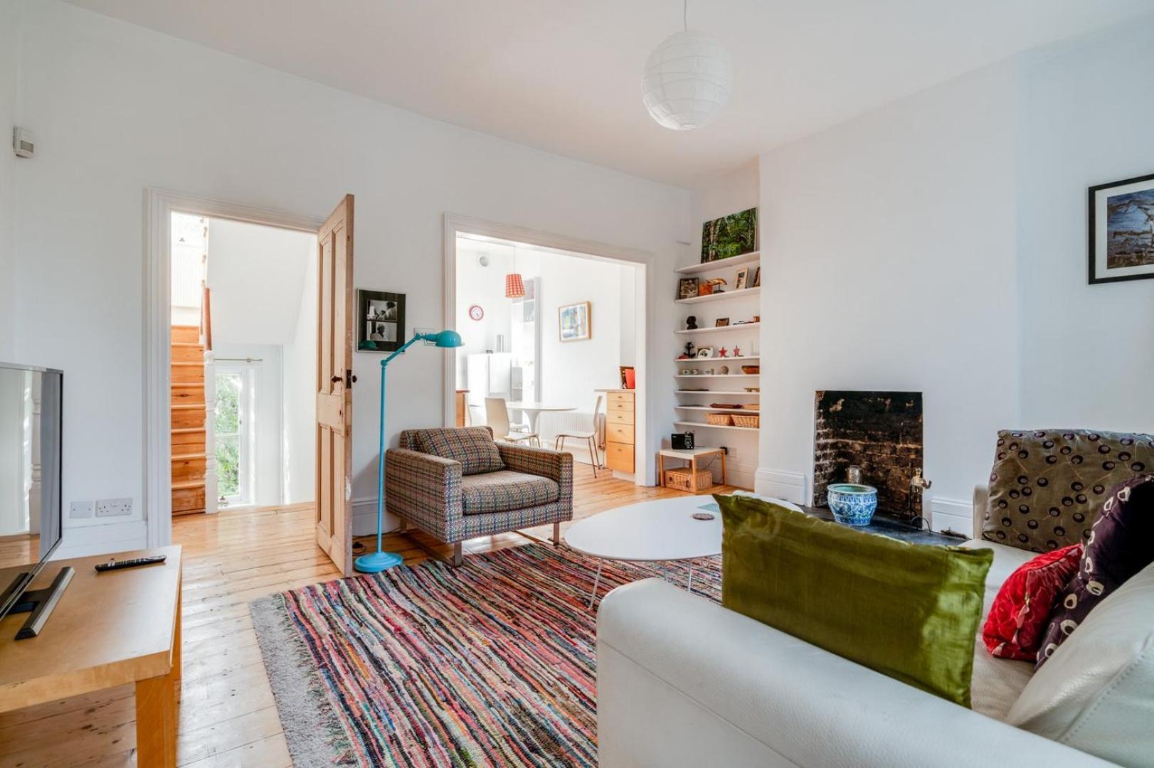 Bright Two Bedroom Near Vibrant Camden Town Ferienhaus